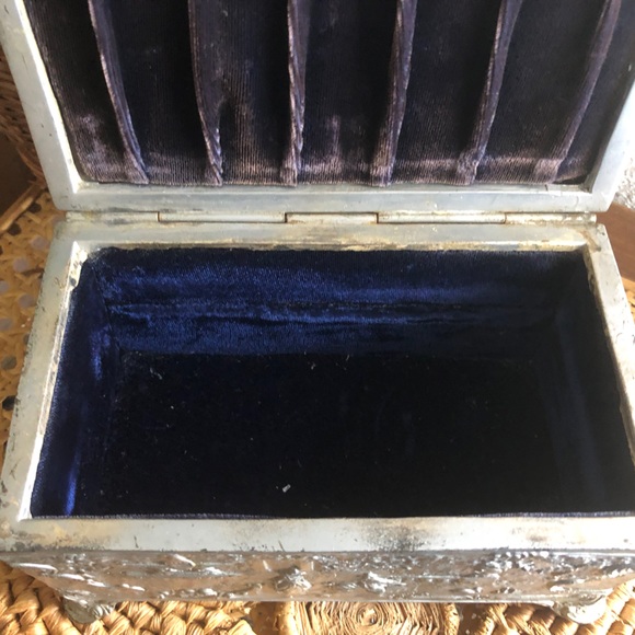 Ornate Silver-tone Heavy Cast Metal French Courtesan Scene Jewelry Box w/Velvet - Picture 16 of 16